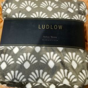 Ludlow Velvet Throw Blanket NWT